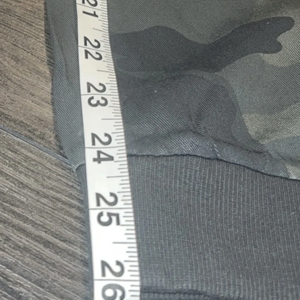 Splendid Woven Camo Green Lightweight Jogger Pants Size Large - Picture 11 of 12